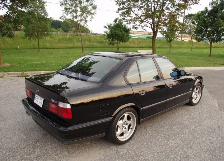 BMW 1992 M5 Teknik Özellikleri