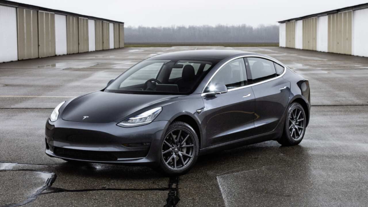 Tesla Model 3'ün Makyajlı Versiyonunun Görüntülerini Paylaştı