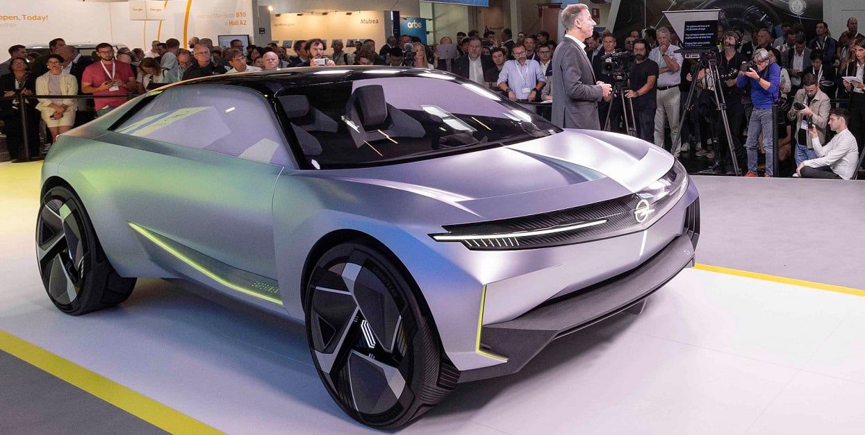 ﻿Opel'in yeni konsept otomobili 