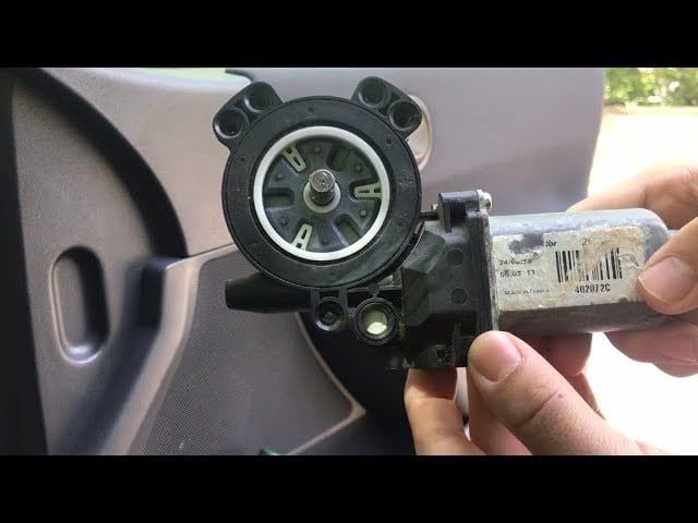Oto Cam Açma Motoru Arızası