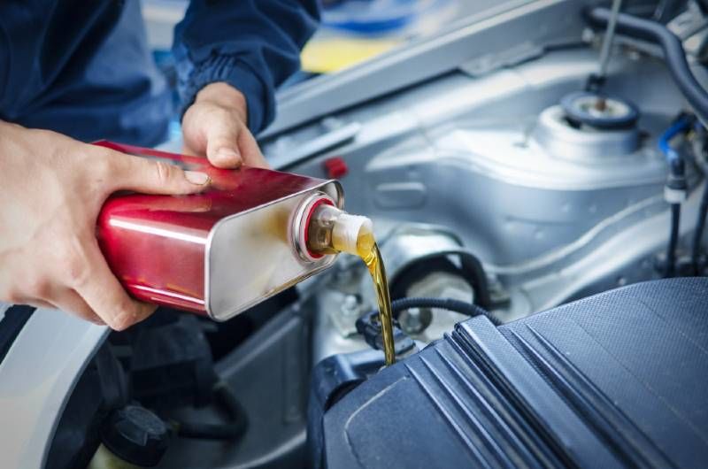 Otomobil motor yağı değişim zamanına dikkat edin