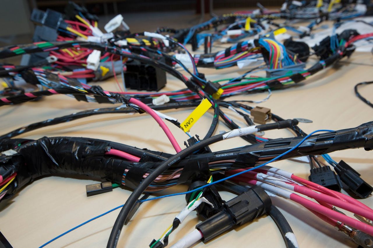 Oto Elektrik Kabloları ve Bağlantıları: Temiz ve Güvenli Bir Sistem Nasıl Kurulur?