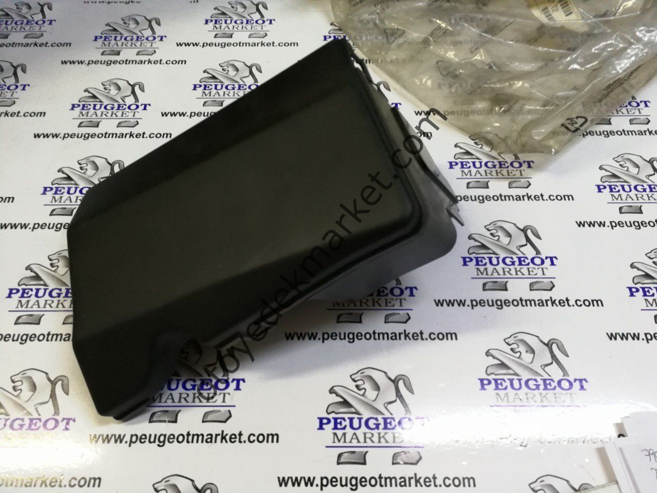 PEUGEOT PARTNER (1998-2002) SİGORTA ÜST KAPAĞI (ORJİNAL)