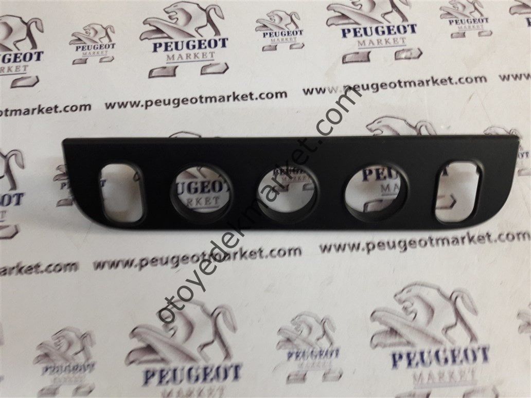 PARTNER KONSUL DÜĞME YUVASI 5 DELİKLİ