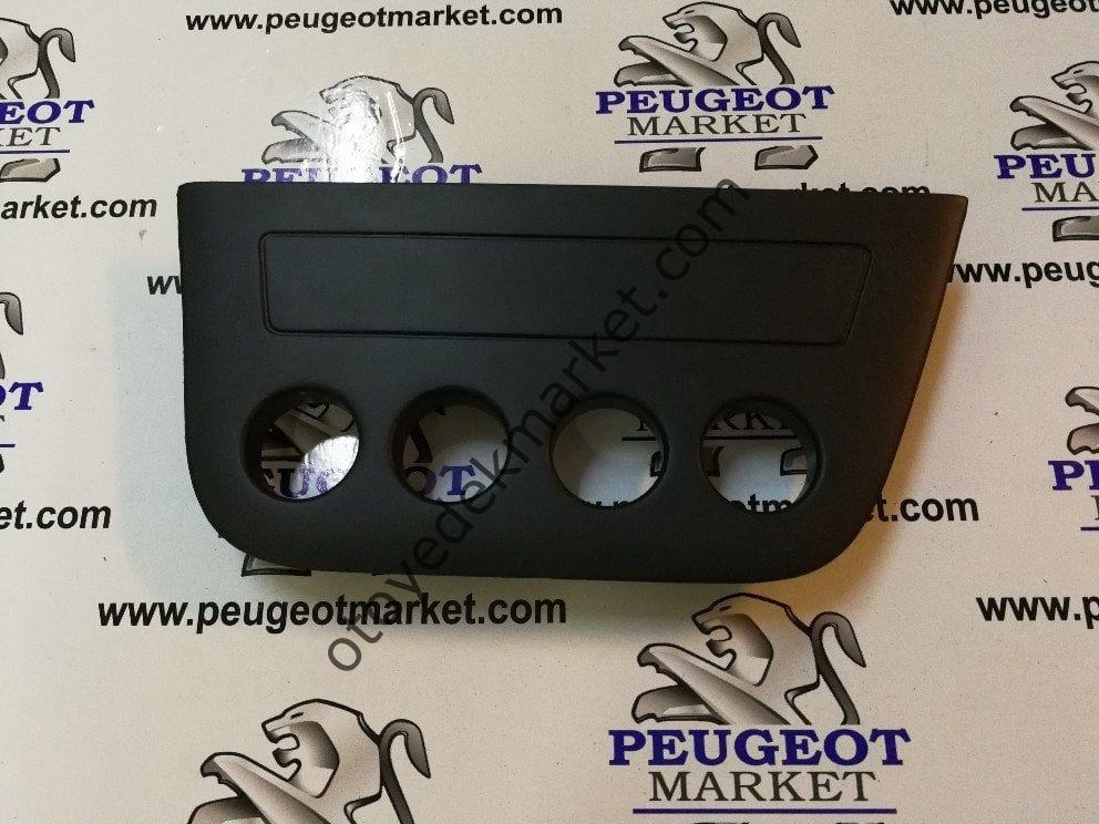 PEUGEOT 306 ÖN GÖGÜS DÜĞME ÇERÇEVESİ
