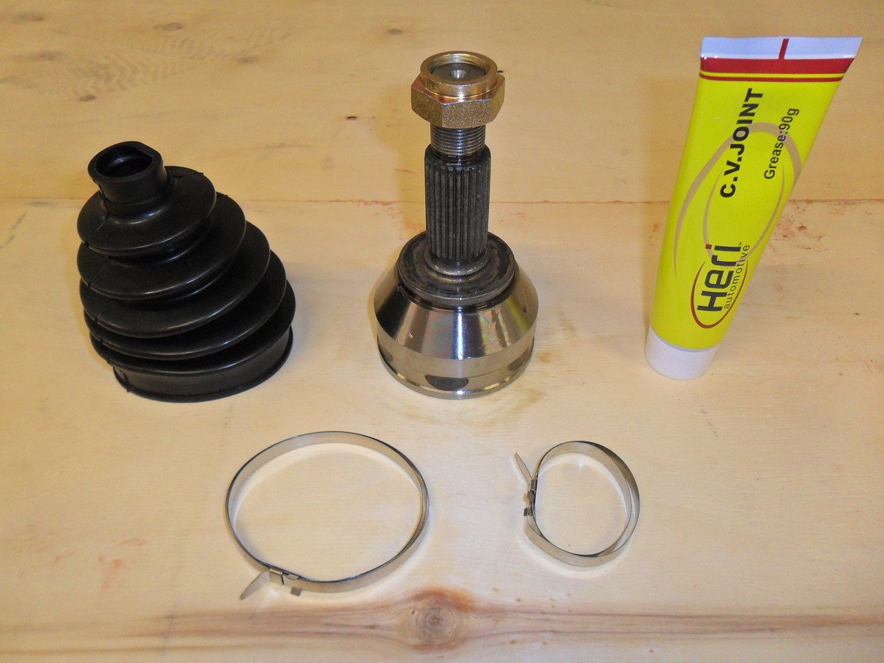 Ford Fiesta (2002-2007) 1.4 Benzinli Aks Kafası (Heri)